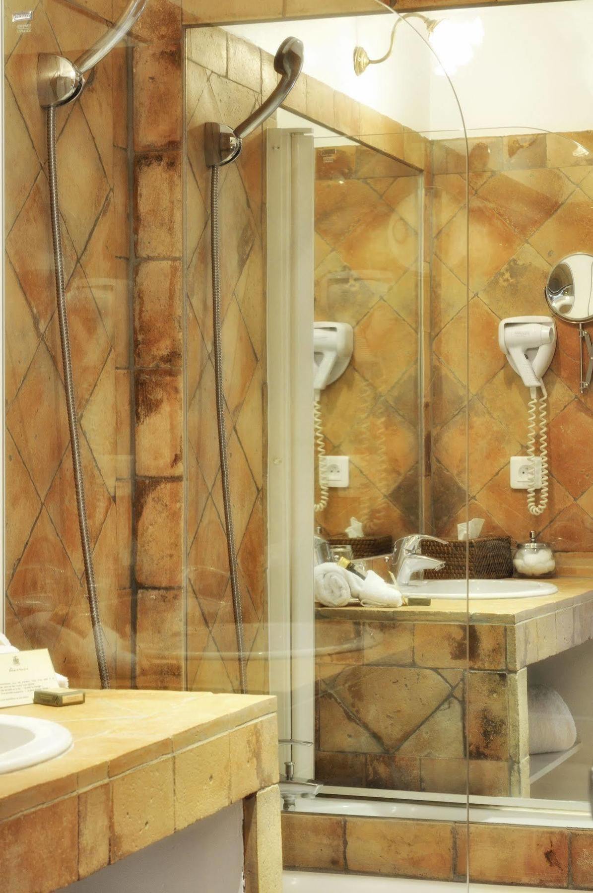 Le Clair De La Plume - Teritoria Hotel กริญญ็อง ภายนอก รูปภาพ